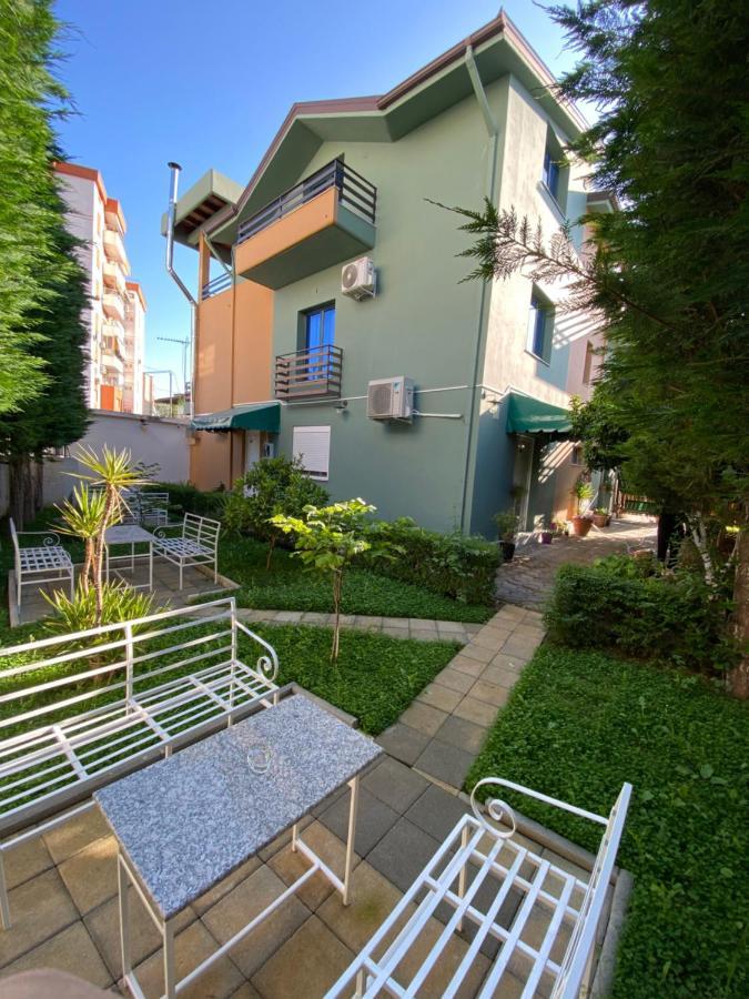 Vila Ajdinaj Берат Экстерьер фото